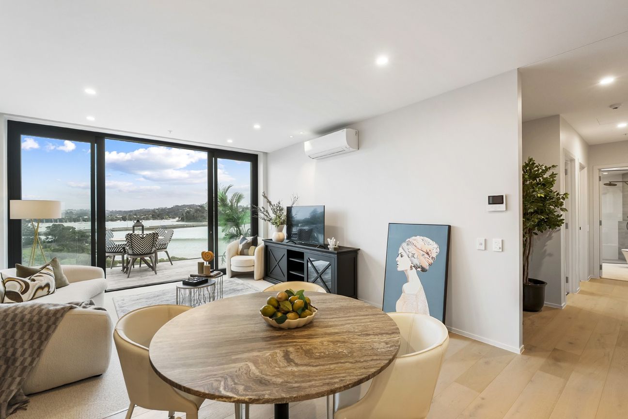 Waterfront Penthouse Living - On Top Of The World! - Bild 5
