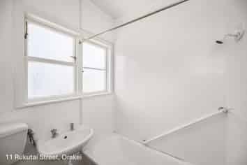 11 Rukutai Street , Orakei