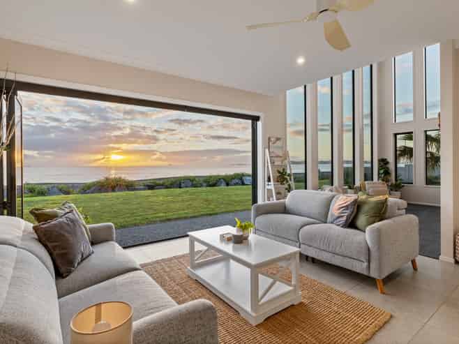 50 Ferguson Street North, Bay View