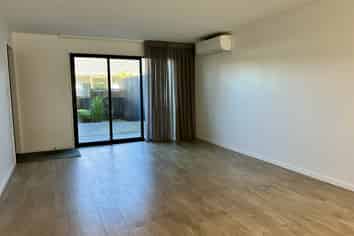 51 Edgeware Road, Saint Albans