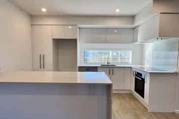 51 Edgeware Road, Saint Albans