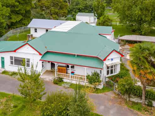 58, 58a 58b White Road, Otane