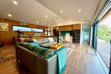 67 Government Road, Raglan