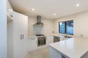 63B Weston Ave, Roslyn