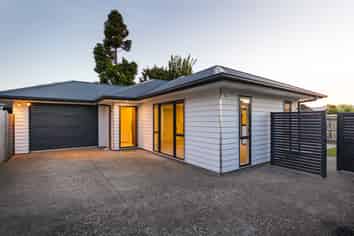 63B Weston Ave, Roslyn