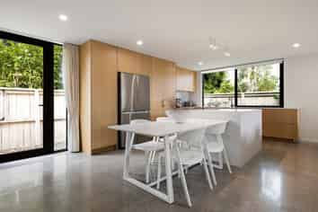 109E Taylor Street, Cambridge