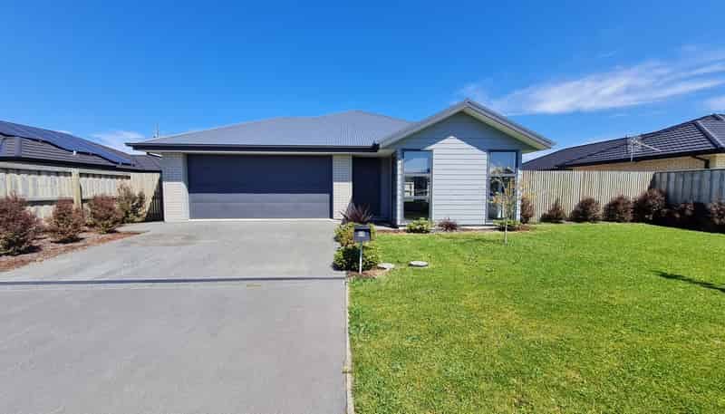 68  Oaks Drive, Lincoln