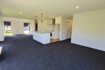 68  Oaks Drive, Lincoln