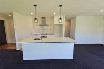 68  Oaks Drive, Lincoln