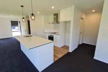 68  Oaks Drive, Lincoln