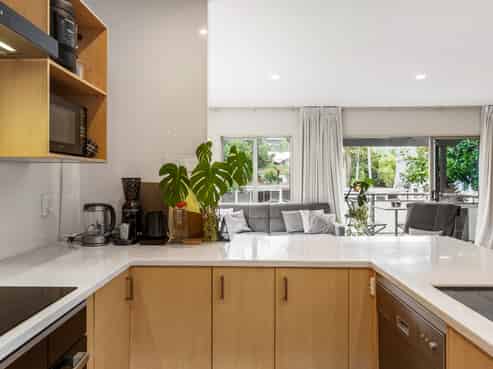 8/33 School Road, Kingsland