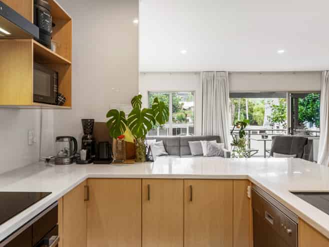 8/33 School Road, Kingsland