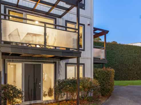 8/33 School Road, Kingsland