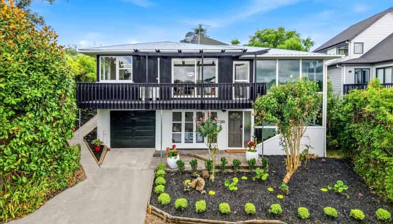 2/52 Glencoe Road, Browns Bay