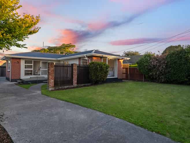 27 Liverton Crescent, Bishopdale