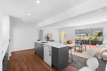 31 Denniston Crescent, Redwood