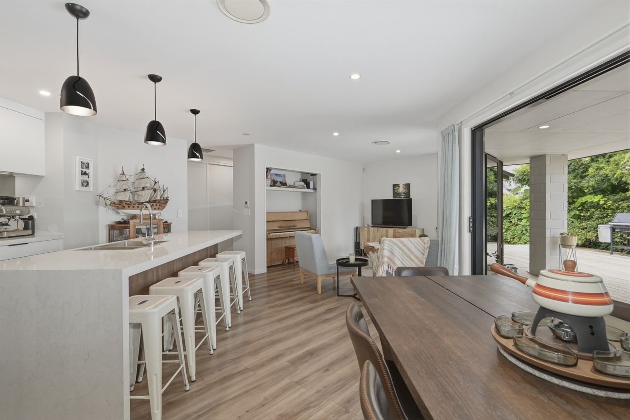 The Lakes Life - Vista 6