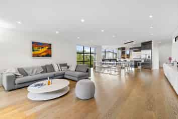 4C Beach Road, Castor Bay