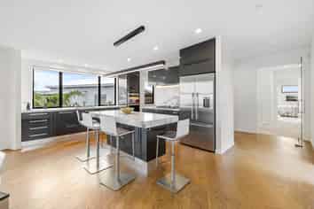 4C Beach Road, Castor Bay