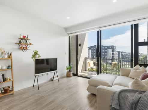210/165 Lake Road, Northcote