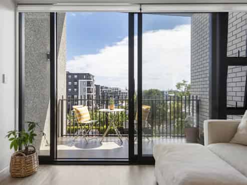 210/165 Lake Road, Northcote