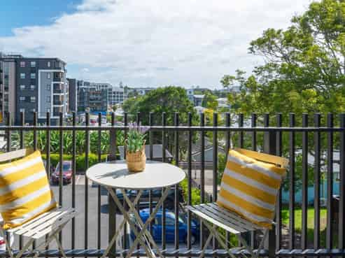 210/165 Lake Road, Northcote