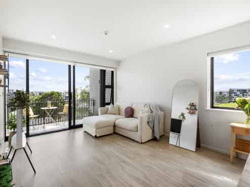 210/165 Lake Road, Northcote