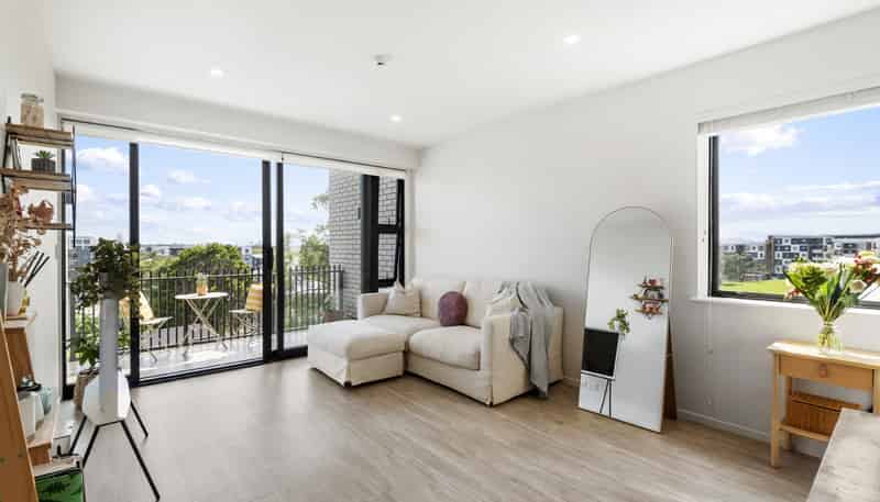 210/165 Lake Road, Northcote