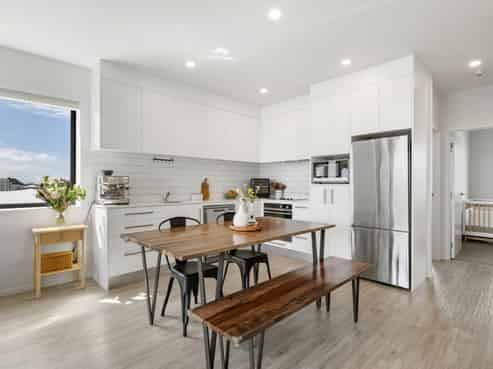 210/165 Lake Road, Northcote