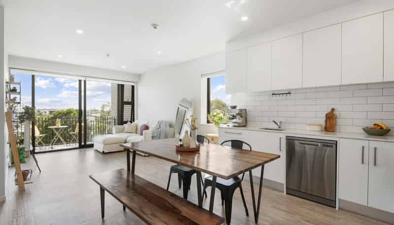 210/165 Lake Road, Northcote