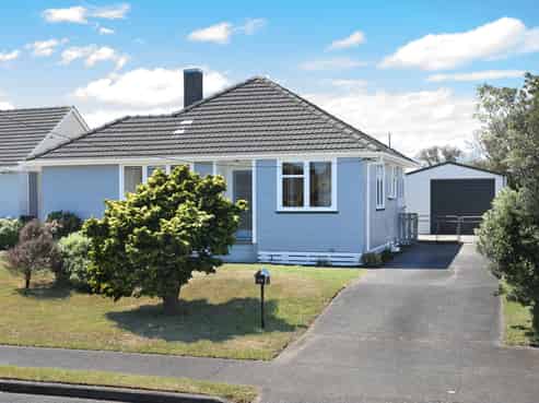 16 Kittyhawk Row, Bulls