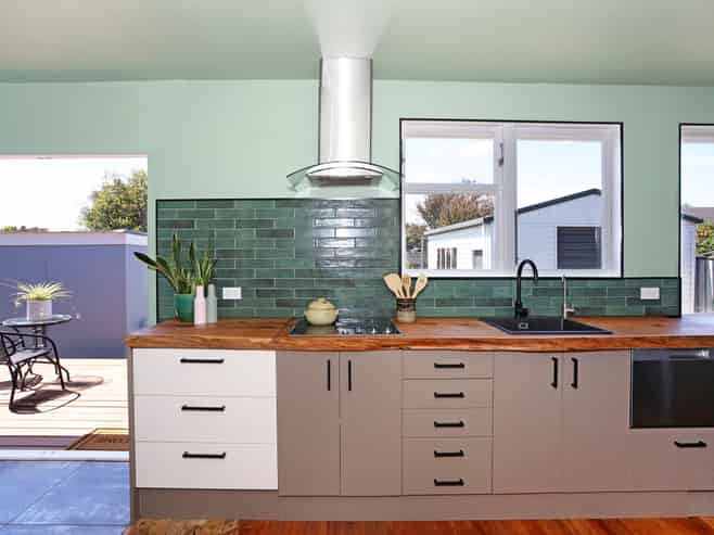 16 Kittyhawk Row, Bulls