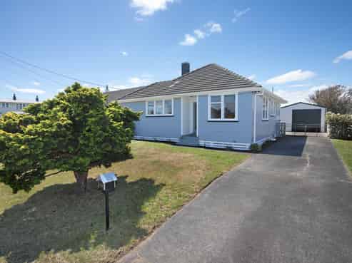 16 Kittyhawk Row, Bulls