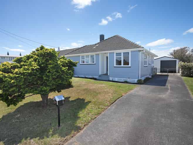 16 Kittyhawk Row, Bulls