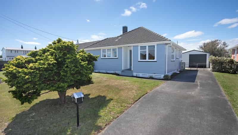 16 Kittyhawk Row, Bulls