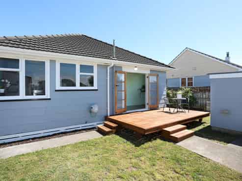 16 Kittyhawk Row, Bulls