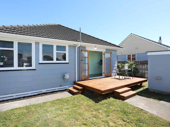 16 Kittyhawk Row, Bulls