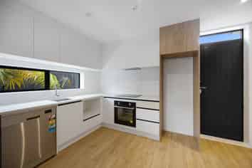 1/16 Treasure Lane, Te Atatu South