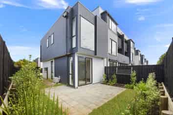 1/16 Treasure Lane, Te Atatu South