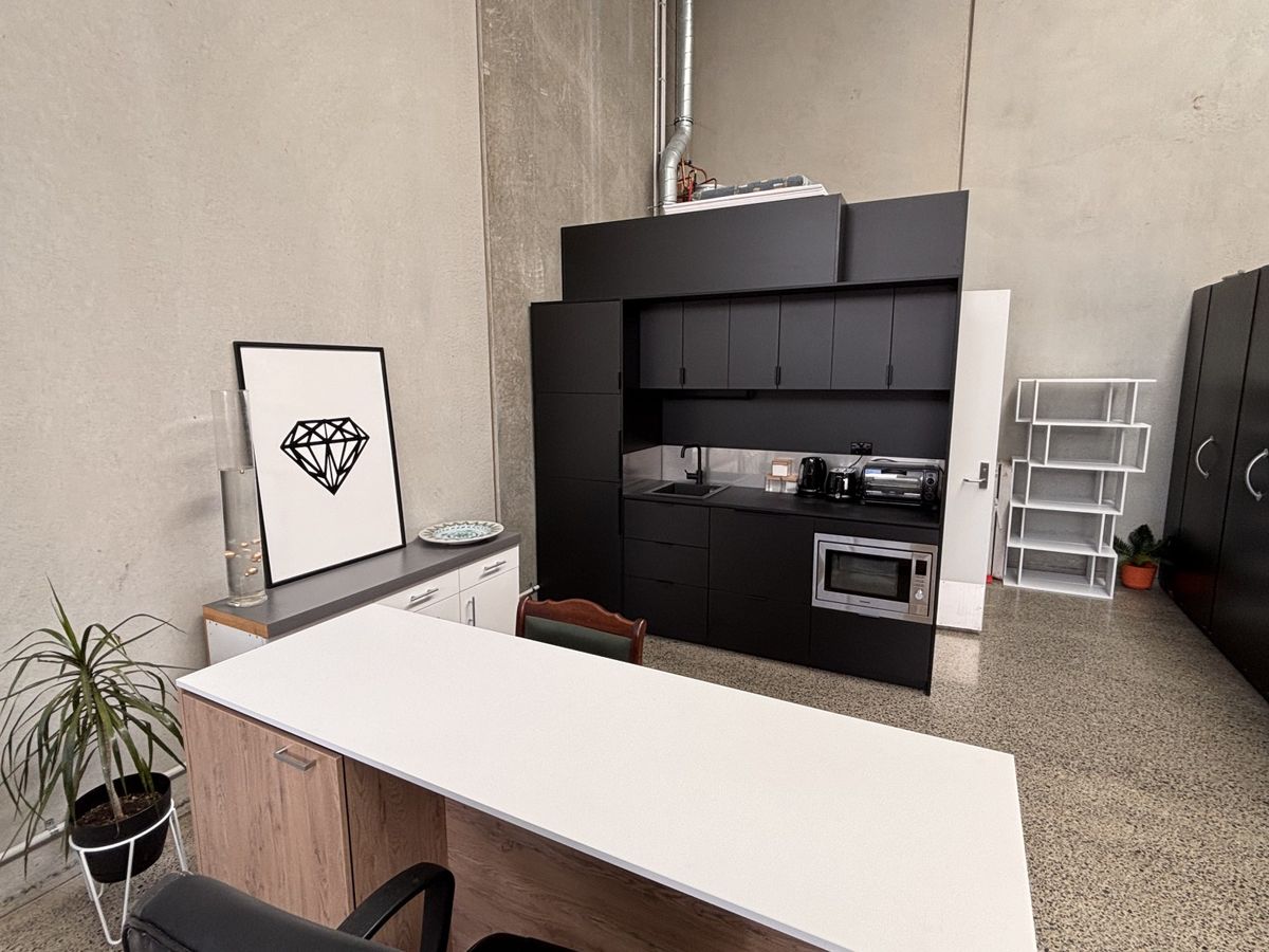 Smart, modern and ready to occupy - View 2