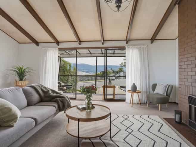 122 Larnach Road, Waverley