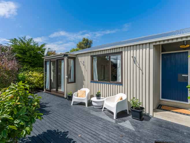 122 Larnach Road, Waverley