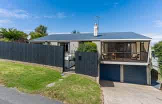 122 Larnach Road, Waverley