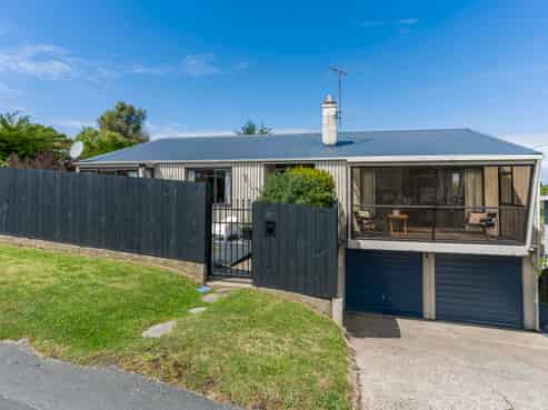 122 Larnach Road, Vauxhall