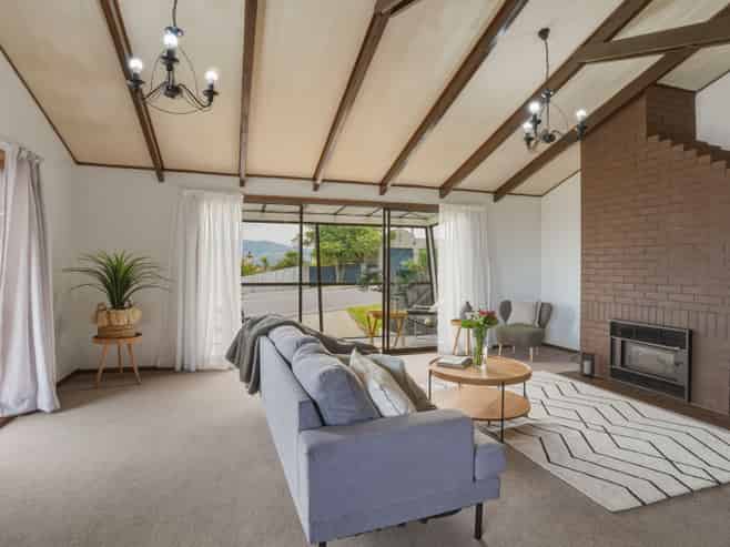 122 Larnach Road, Waverley