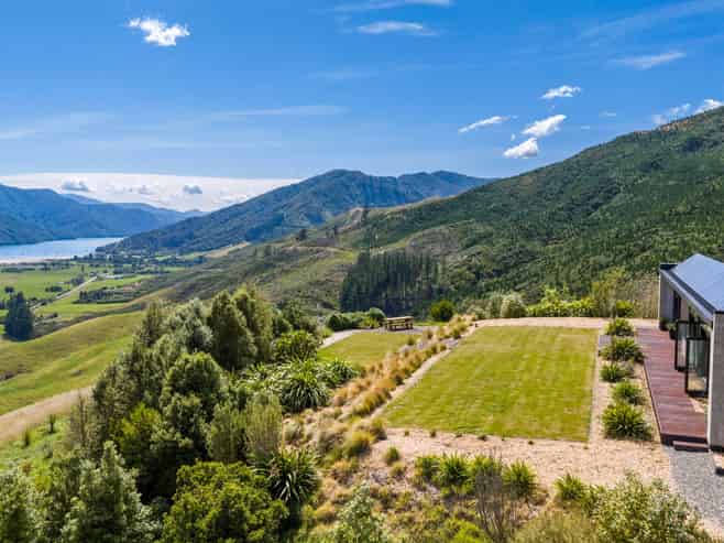 1424 Queen Charlotte Drive, Admiralty Bay