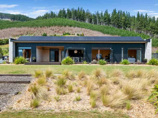 1424 Queen Charlotte Drive, Admiralty Bay