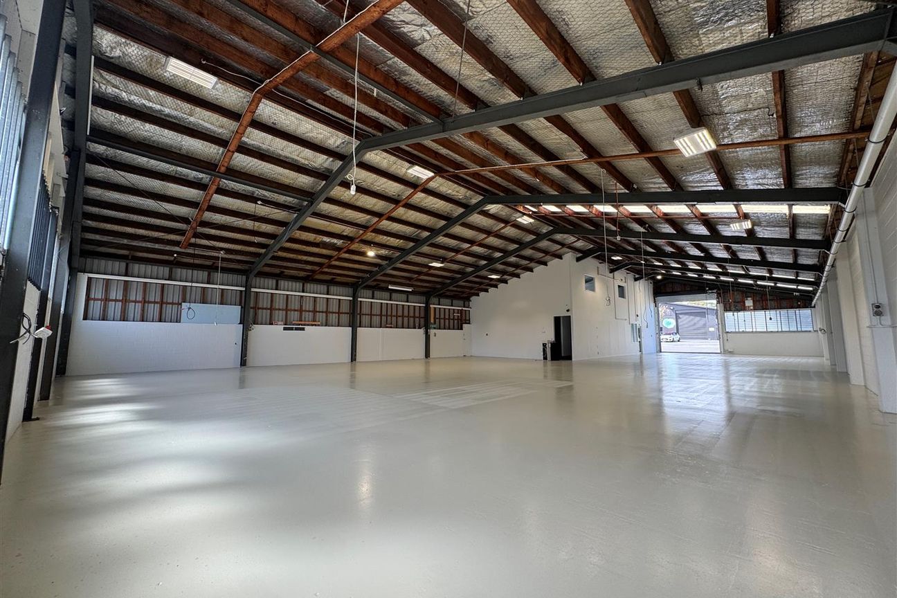 CBRE | Recently Refurbished & Standalone – pohled 5