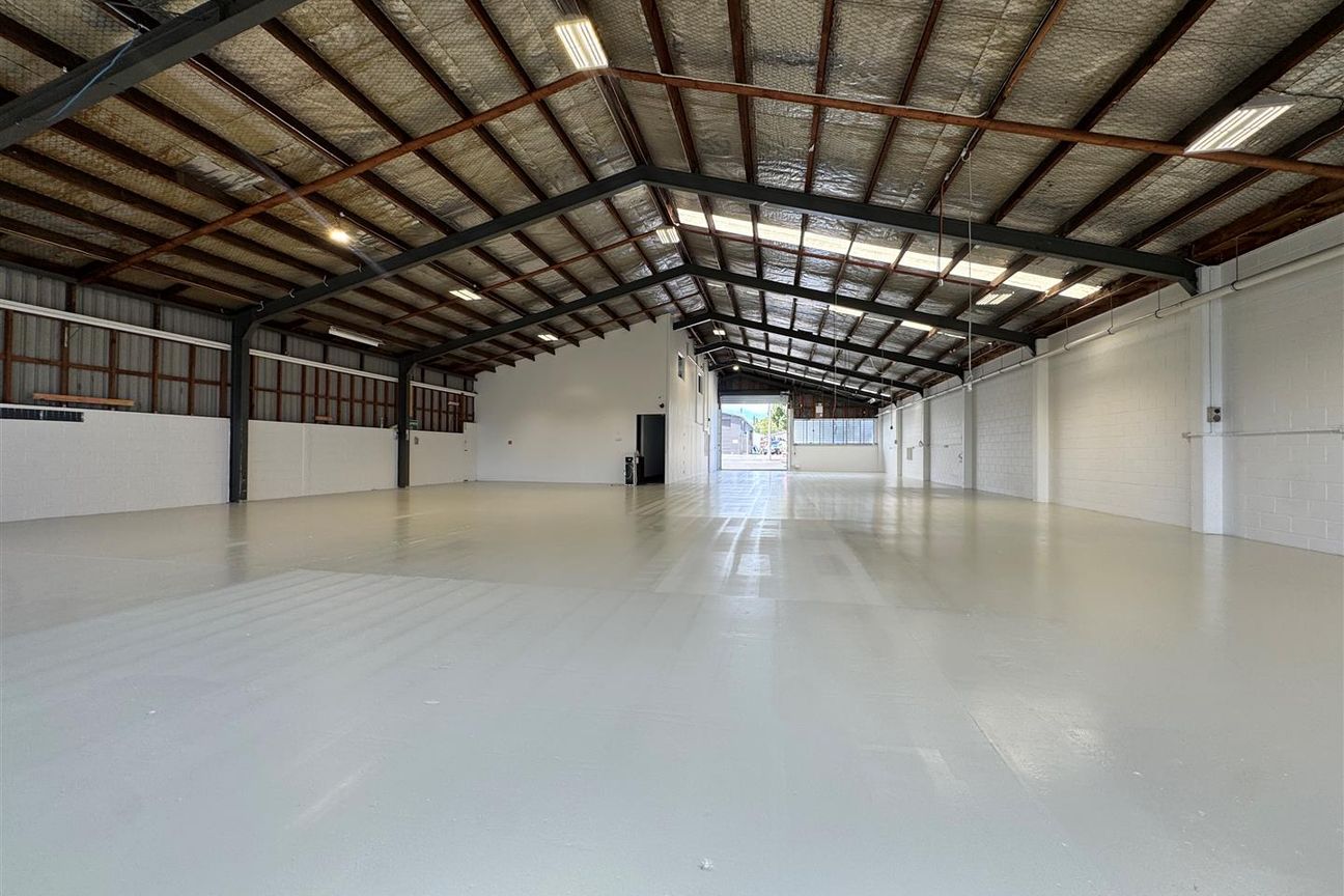 CBRE | Recently Refurbished & Standalone – pohled 3