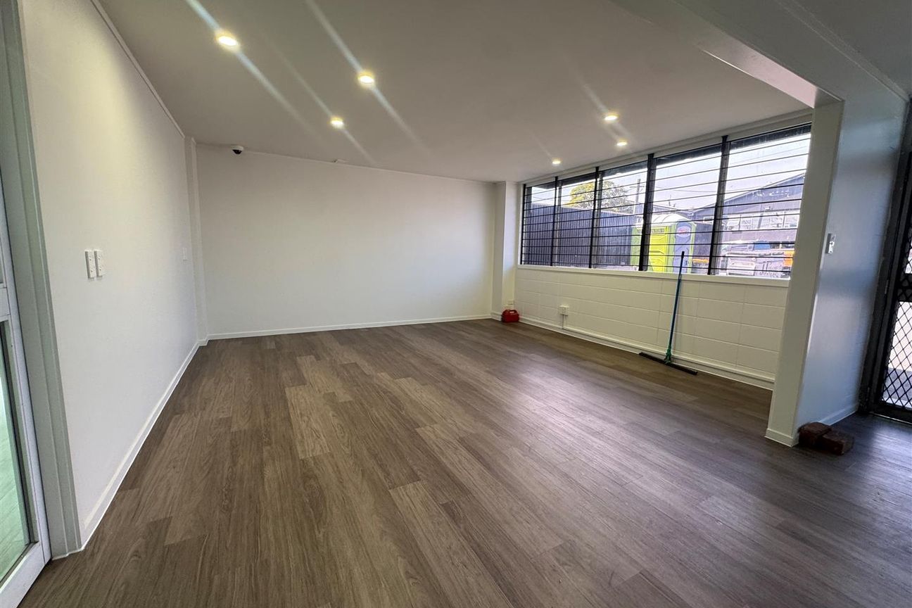 CBRE | Recently Refurbished & Standalone – pohled 6